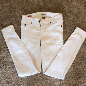 White skinny jeans